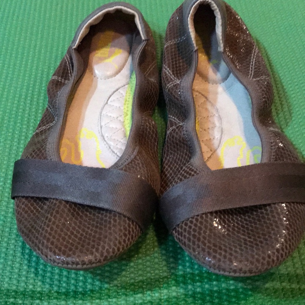 Puma flats